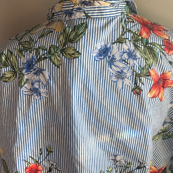 A cropped blue and white striped dress shirt with red and yellow Hawaiian - Picture 7 of 10